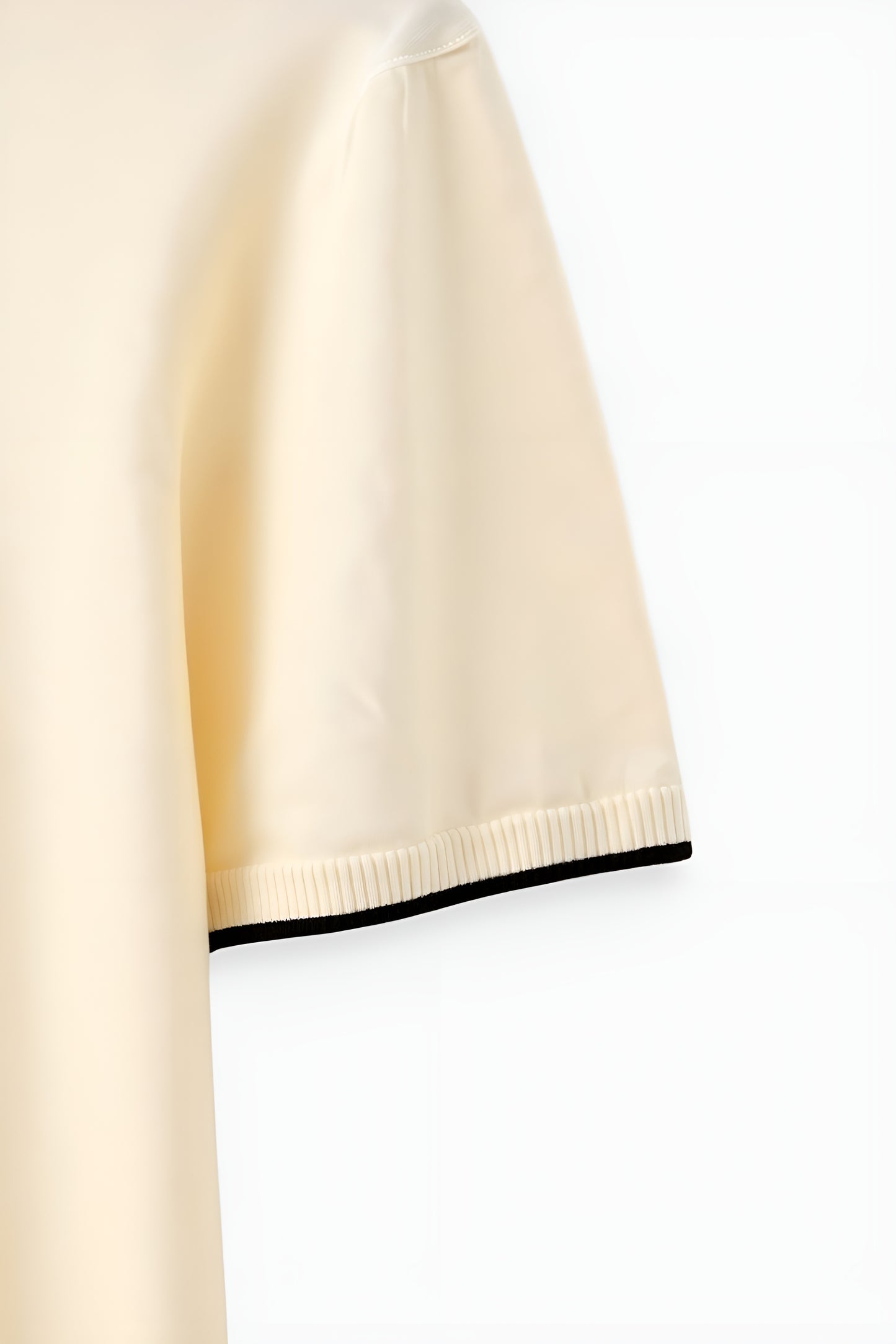 Eero™ | Slimfit-pikeepaita kontrastiyksityiskohdilla
